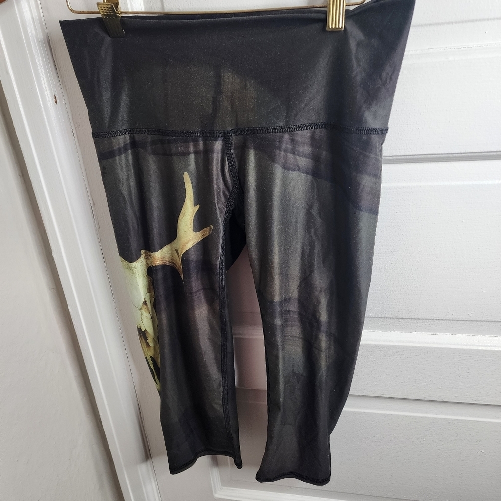 Teeki Yoga Leggings Capris Medicine Deer Skull Lightweight Boho Medium